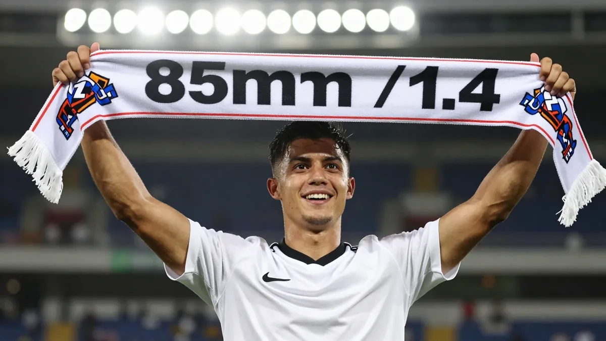Derby County have re-signed midfielder David Ozoh from Crystal Palace and brought back defender Eiran Cashin, while...